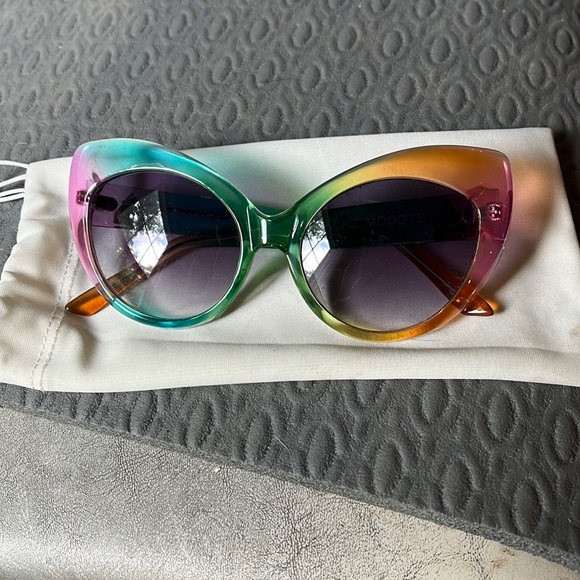 UNIF Accessories Unif The Moodys Sunglasses Poshmark
